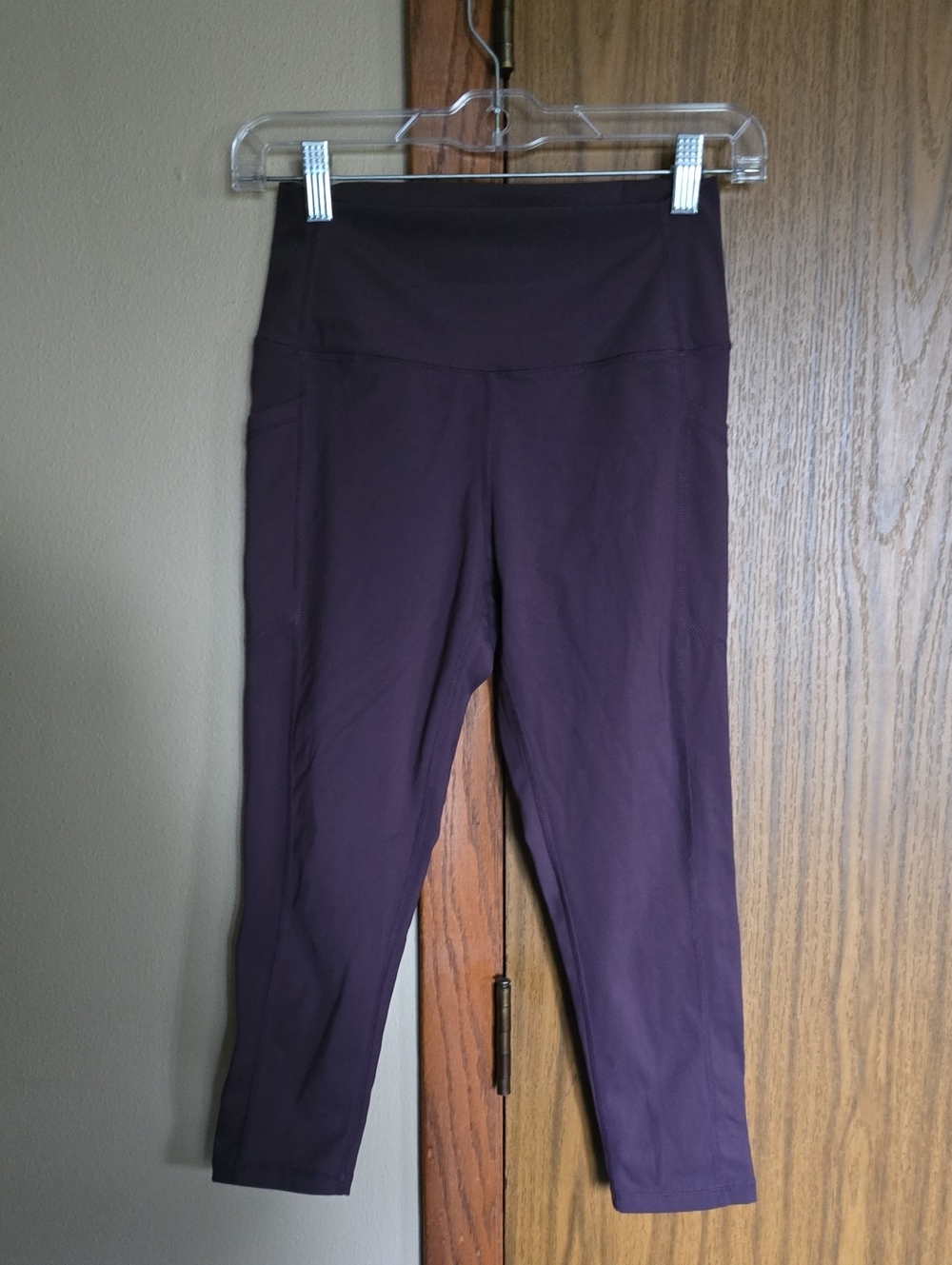 High-Waist Cropped Leggings in Plum